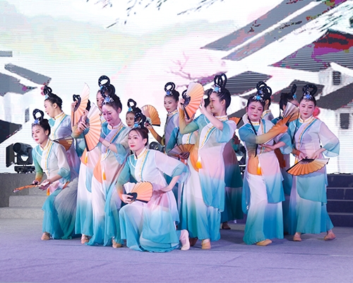 “十度春秋共風(fēng)雨 百年新程再起航”，南康城發(fā)集團十周年慶典晚會精彩回眸